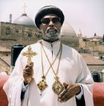 Israel, Jerusalem, 13-05-1997,  His Grace Abuna Matheus,
Ethiopische Orthodoxe Patriarch.
In opdracht van Dagblad Trouw realiseerde portret fotograaf Jan Bogaerts het project `Spiritueel leiders` in diverse landen, waaronder Israel, Egypte, Belgie en Nederland, in de periode 1994 tot 2001. Jan Bogaerts won de eerste prijs in de categorie Portretten bij de fotowedstrijd De Zilveren Camera in 1994 

Israel, Jerusalem, 13-05-1997,  His Grace Abuna Matheus,
Ethiopische Orthodoxe Patriarch. On the background the Church of the Holy Sepulchre.
On assigment of the Dutch daily Newspaper Trouw photographer Jan Bogaerts realised portraits of spritual and religious leaders in several countries like Israel, Egypt, Belgium and the Netherlands. Photographer Jan Bogaerts realised this project between 1994 and 2001. He won the first price for this serie in 1994 in the competition of De zilveren Camera in the category Portraits.

foto: Jan Bogaerts
Abuna Matheus Ethiopie JB1997